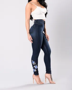 Embroidered Elastic Jeans