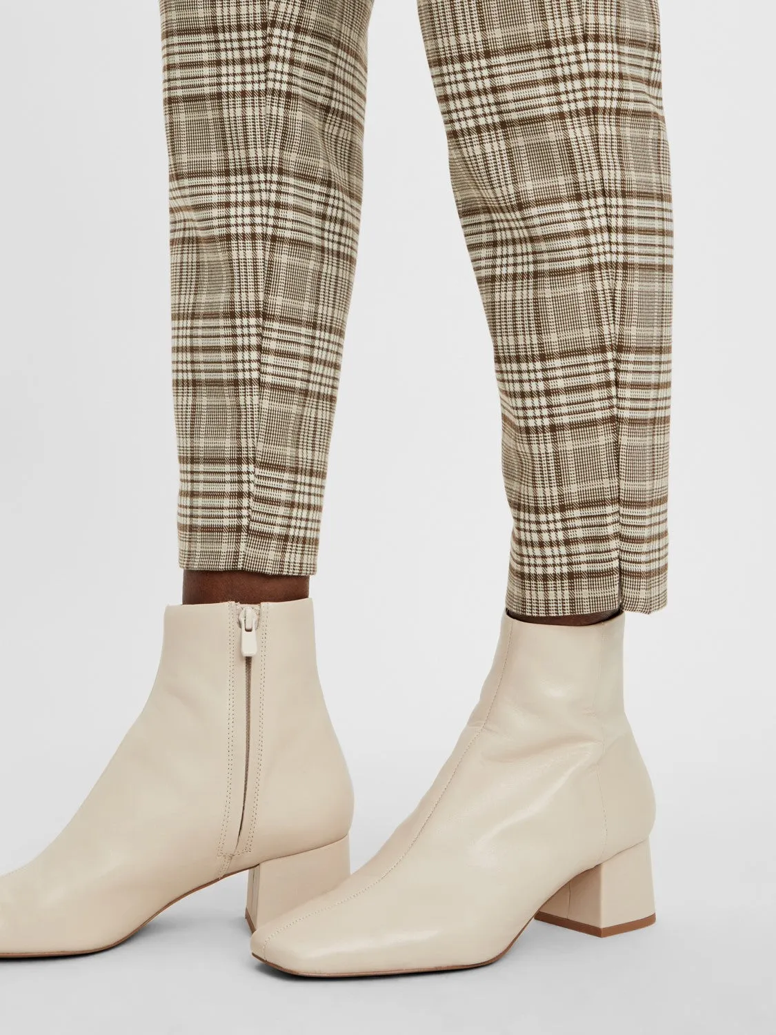 Lisa Slim Trousers (Beige)